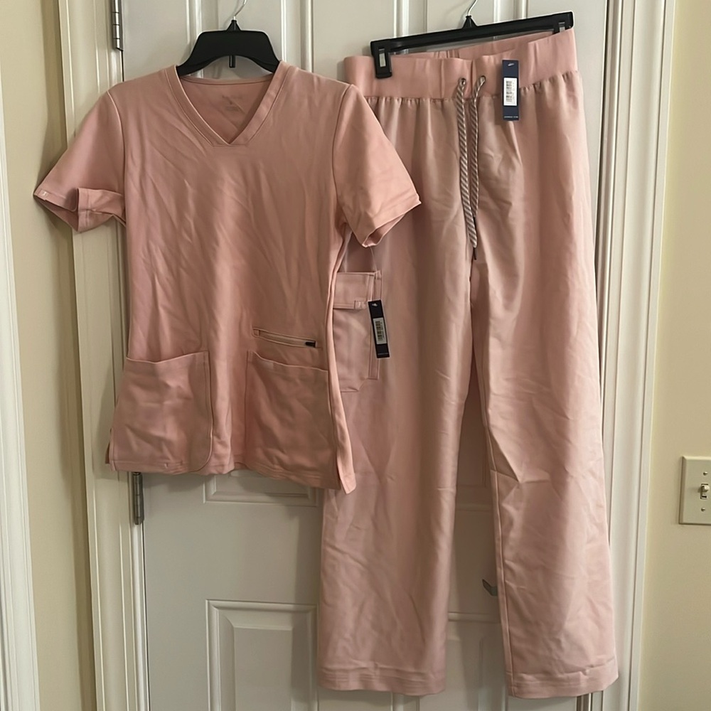 Jaanuu pink scrub set